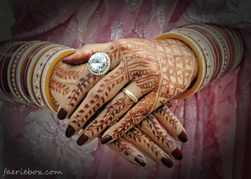 henna hands