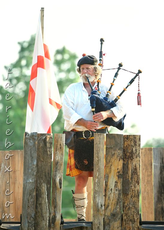 Leghorn the Piper